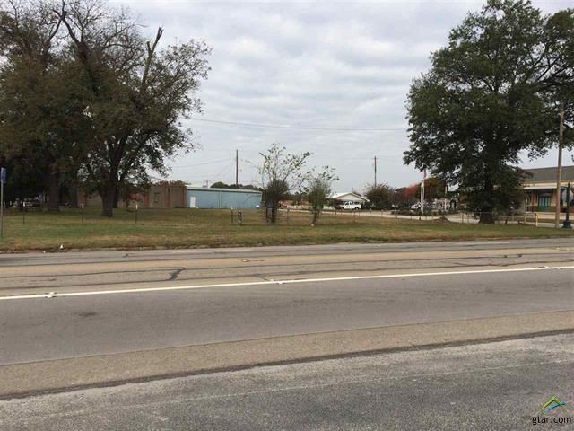 303 S Johnson St, Mineola, TX 75773